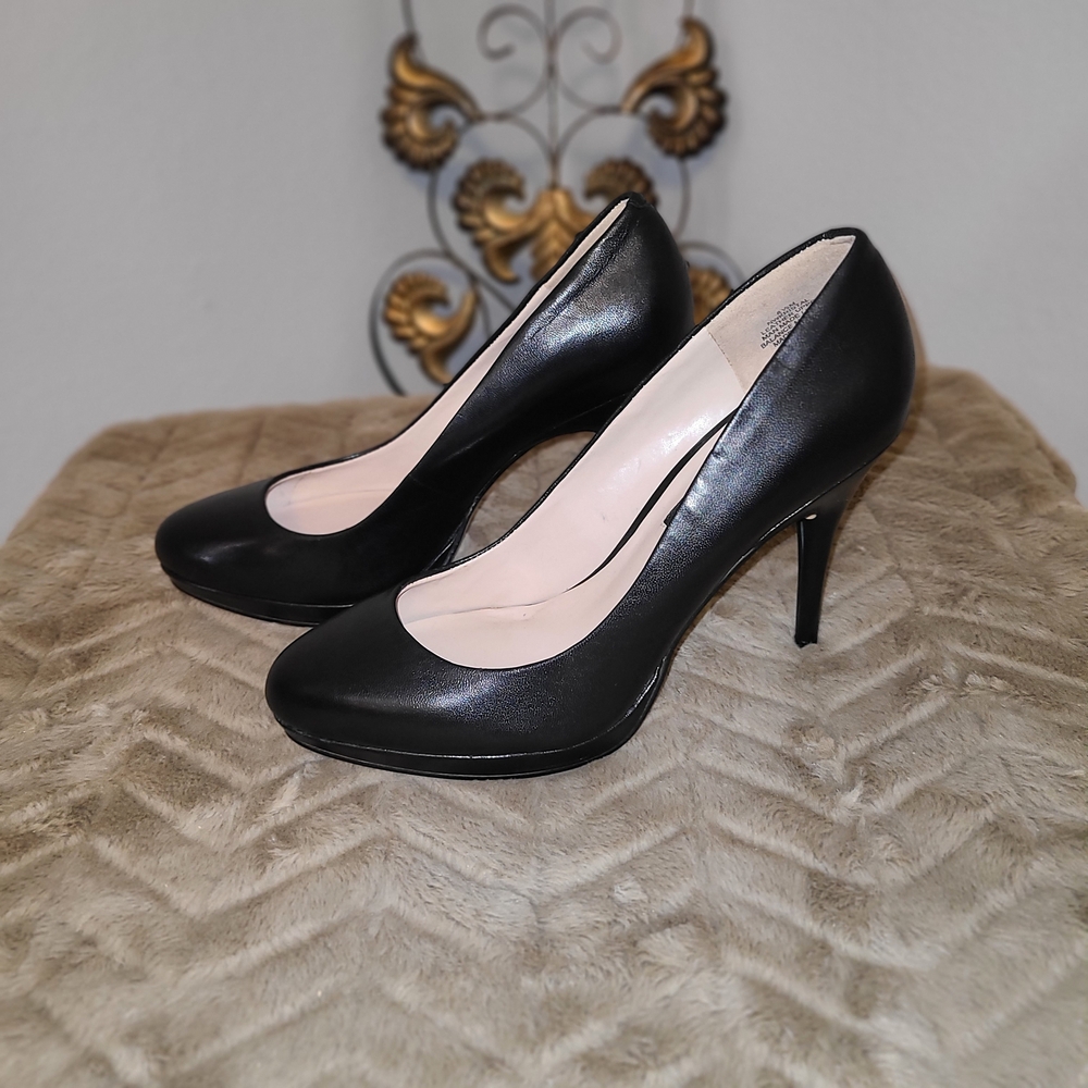 Nine West Black Leather Heels Size 8.5